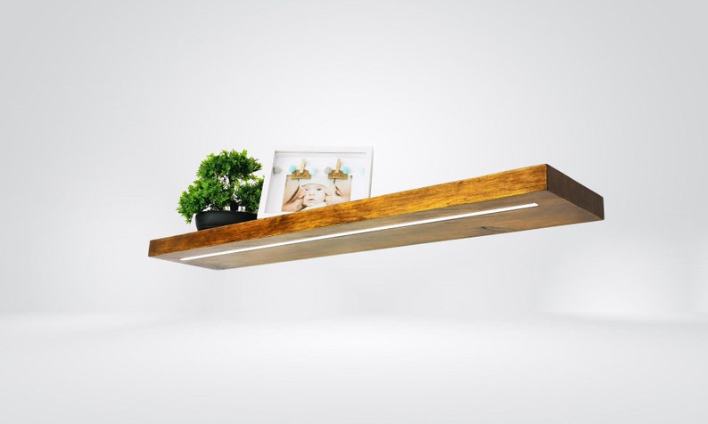 Mensola in legno massello con illuminazione, mensola semplice con luci a led, mobile sospeso in legno per cucina immagine 4