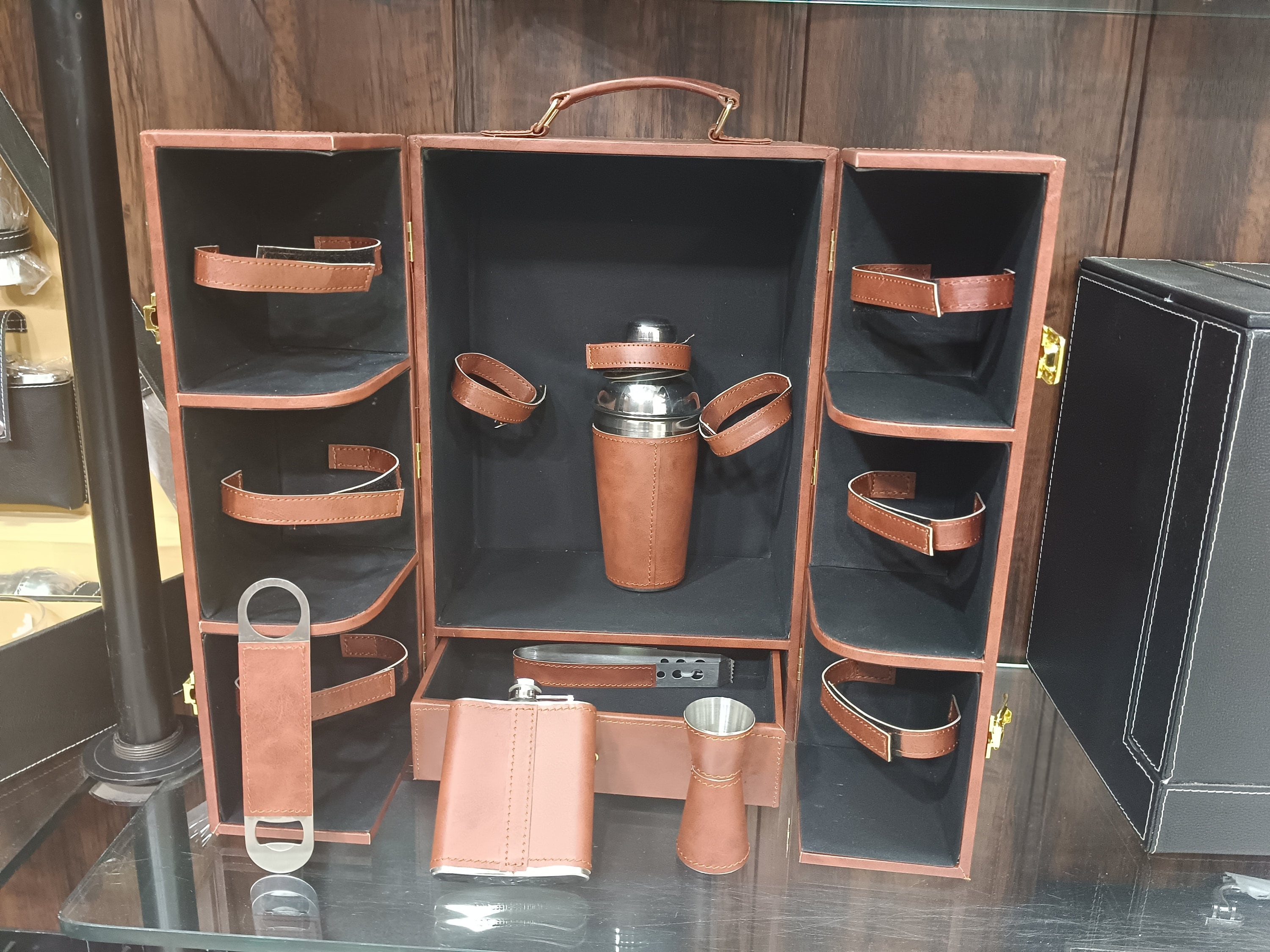 Leather Elegant Bar Accessories Tool Portable Leatherette Briefcase Bar Set Bar Set for Travel