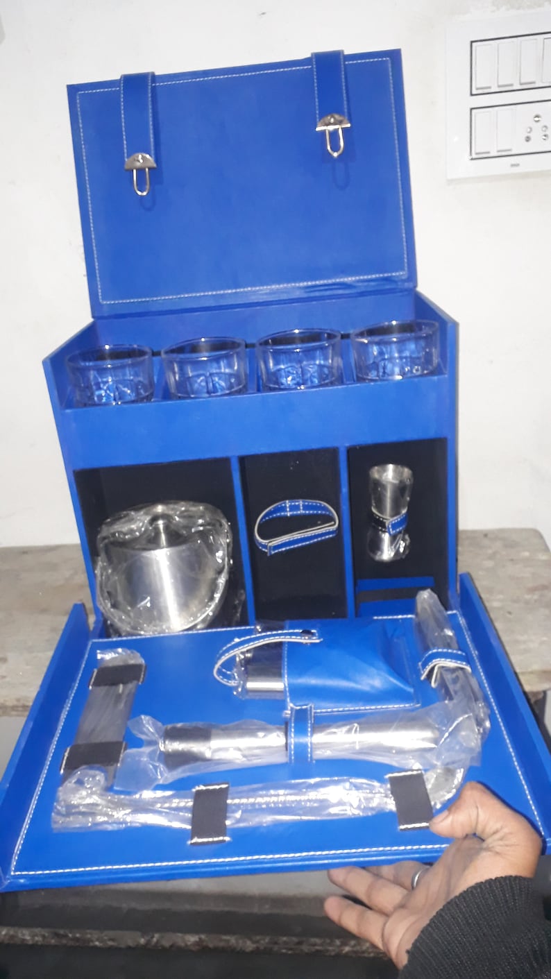 Flaux Elegant Bar Accessories Tool Portable Leatherette Briefcase Bar