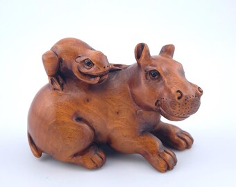 Netsuke Frog siting Hippopotamus< Boxwood. Handmade. Vintage. Asia. Japanese Art >