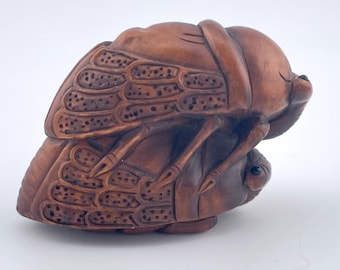 Netsuke Pair of Cicadas < Boxwood. Handmade. Vintage. Asia. Japanese Art >