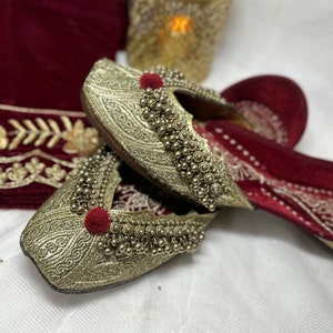 Punjabi Jutti Women Leather Shoes, Bridesmaid Shoe Gift For Her, Embroidered Shoes Wedding Flats Brides, Flat Shoes, Punjabi Khussa Jutti