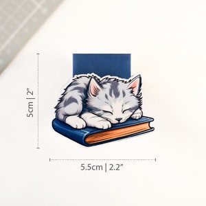 Marcapáginas magnético gato durmiendo sobre libro kawaii regalo para lectores, para amantes de los gatos marcapáginas imantado para leer zdjęcie 4