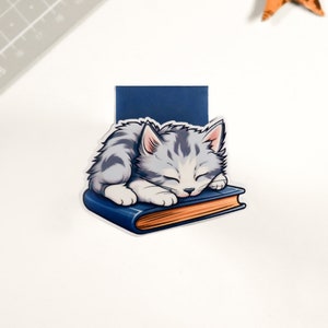 Marcapáginas magnético gato durmiendo sobre libro kawaii regalo para lectores, para amantes de los gatos marcapáginas imantado para leer zdjęcie 2