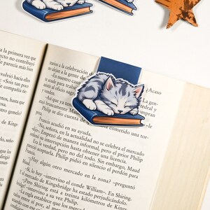 Marcapáginas magnético gato durmiendo sobre libro kawaii regalo para lectores, para amantes de los gatos marcapáginas imantado para leer zdjęcie 3