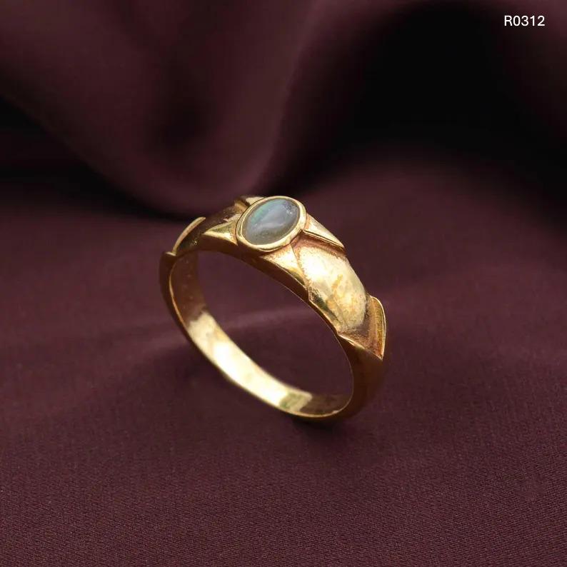 Anel de ouro com pedra preciosa Prehnita: Boho Brass, presentes exclusivos,
