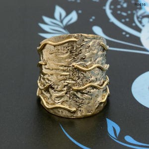 Anillo de serpiente de oro: anillo de animal de latón texturizado,