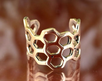 Gold Honeycomb Ring, Honeycomb Jewelry, Geometric Ring, Minimalist Ring, bee ring, Hexagon Stack Ring, Enamel Ring, Fidget Ring For Women