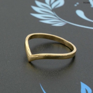 Anello Chevron in oro: anello a V impilabile, gioielli minimalisti e delicati,