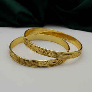 Brass Floral Beats bangle, Nature Gold Jewelry, Woodland Jewelry, Minimalist Bangle, Nature Inspired, Women Bracelet, Flower Bangle, Unique,