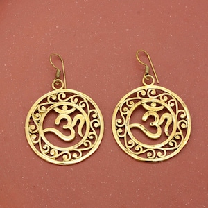 Om Gold Earrings, Religious Earring, Spiritual Earrings, Yoga Gifts, Om Dangle, Yoga Earrings, Minimalist Earring, Women Earring, Dainty