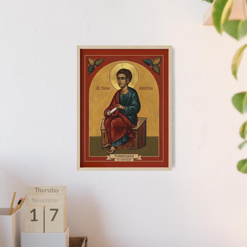Icono ortodoxo enmarcado de Sveti apostol Toma (Tomindan), marco de madera natural, arte mural de santo serbio, listo para colgar. imagen 4