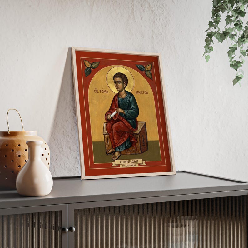 Icono ortodoxo enmarcado de Sveti apostol Toma (Tomindan), marco de madera natural, arte mural de santo serbio, listo para colgar. imagen 3