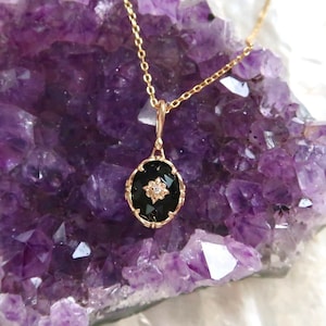 18K Gold Vermeil Onyx Halskette, Exquisiter Onyx Schmuck, dekorativer kleiner Zirkon und Blumenmuster, Achatanhänger, Vintage Onyx Halskette.