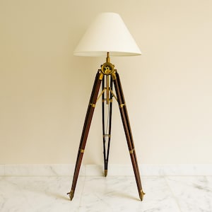 deluxe Stehlampe Dreibein ideal für die Beleuchtung von Wohnräumen perfektes Geburtstagsgeschenk Stehlampe Dreibein Vintage Style