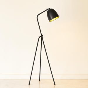 Stylish Black Floor Lamps for Modern Interiors