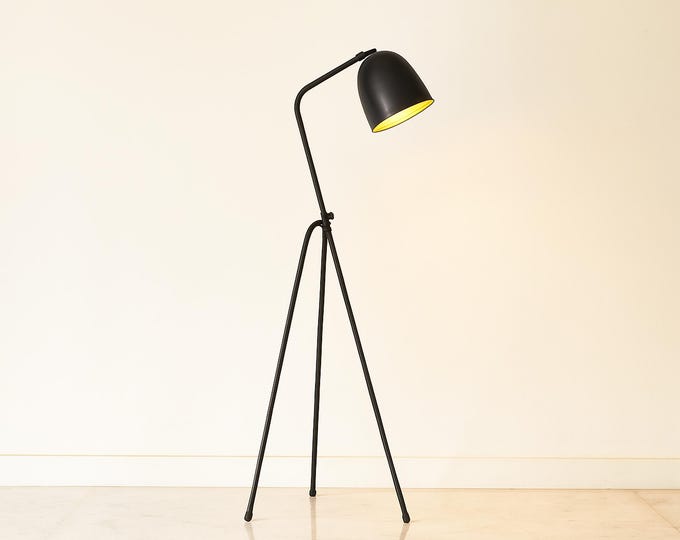 Stylish Black Floor Lamps for Modern Interiors