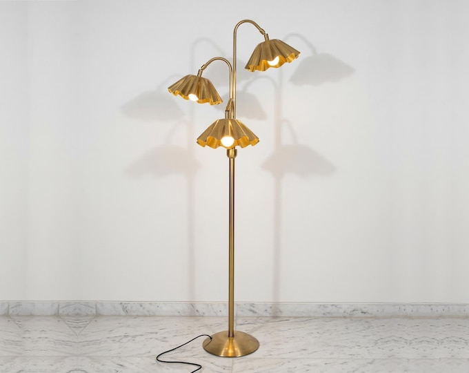 Floor Lamp in Brass Gold Color Contemporary Triple Head Standing Lamp with Scalloped Metal Shades Warm Light and Modern Interior Decor