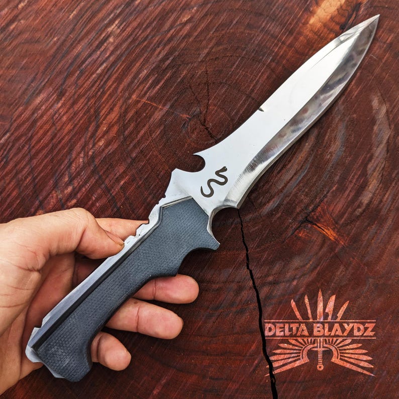 Handmade Resident Evil 4 Jack Krauser Knife Replica: D2 Steel Full Tang With Leather Sheath | Game Knife | New RE4 Remake Replica | Gift for Him | Birthday Gift | Handmade Knife | Hunting Knife | Best Gifts | Gift for Boyfriend | Gift for Brother | Hunting Gifts | Handmade Gifts | Gaming Props | Christmas Gift