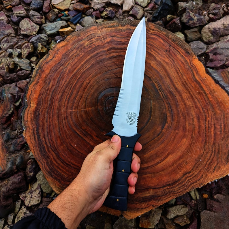 RE4 Replica Knife Custom Handmade D2 Steel Full Tang Resident Evil 4 Leon Kennedy's Knife | Game Knife | Christmas Gift| Cosplay Prop | Game Replica Knife with Free Sheath | Personalized Gift | Personalized Knife | Gift for Him | Gift for Men | Birthday Gift | Anniversary Gift | Wedding Gift | Outdoor Knife | Hunting Knife | Groomsmen Gift Knife | Best Men Gift | Collectors Knife