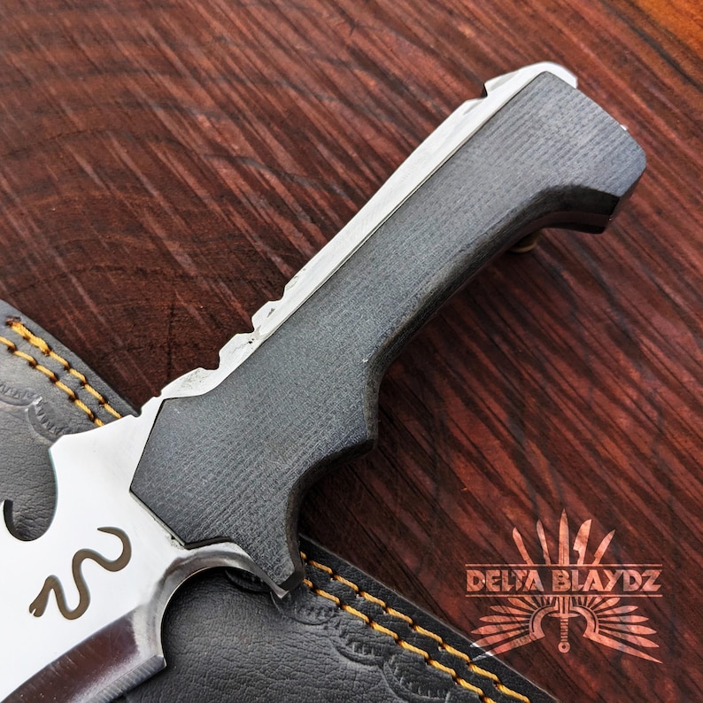 Handmade Resident Evil 4 Jack Krauser Knife Replica: D2 Steel Full Tang With Leather Sheath | Game Knife | New RE4 Remake Replica | Gift for Him | Birthday Gift | Handmade Knife | Hunting Knife | Best Gifts | Gift for Boyfriend | Gift for Brother | Hunting Gifts | Handmade Gifts | Gaming Props | Christmas Gift