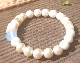 Upcycling – bracelet made of freshwater pearl, mother of pearl, bone, white coral and moonstone