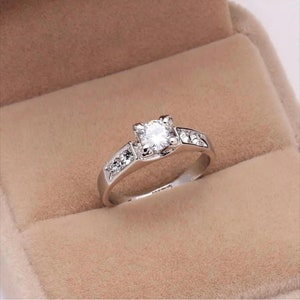 ELEGANCE18K - Luxury White Gold Plated Ladies Ring - Ladies Ring