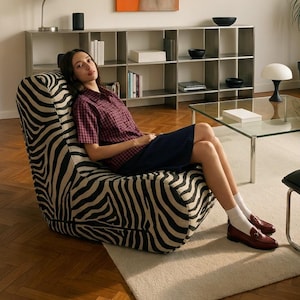 Low-Profile-Stuhl, übergroßer Print-Pouf, mutiger Akzentstuhl, Zebra-Königssessel, handgemachte Sitzcouch