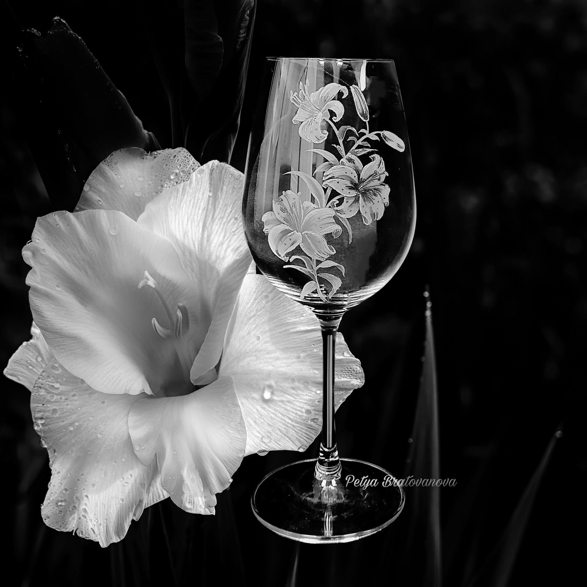 Hand Engraved Lily Flower Wine Glass Botanical Glass Art Personalized