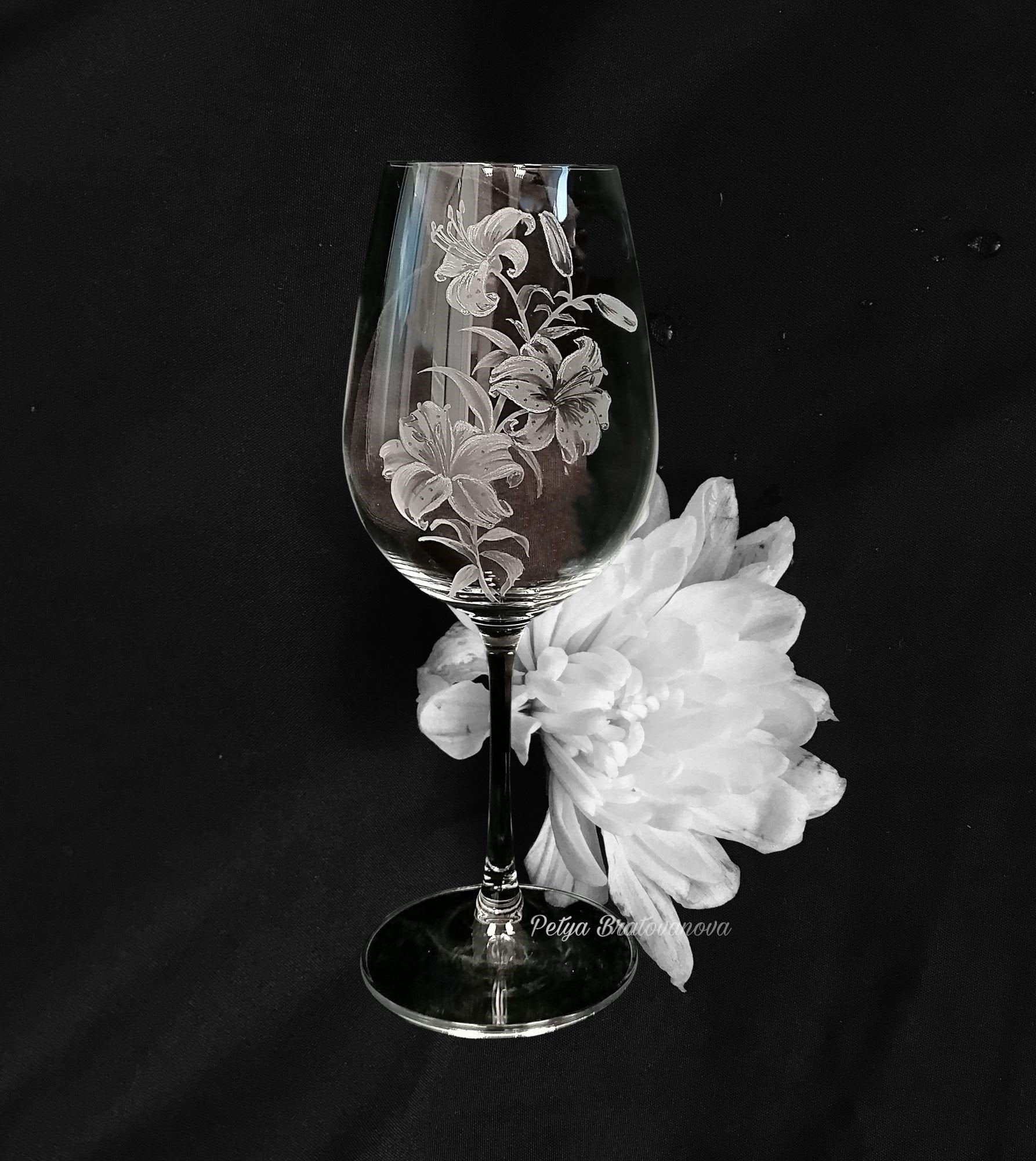Hand Engraved Lily Flower Wine Glass Botanical Glass Art Personalized