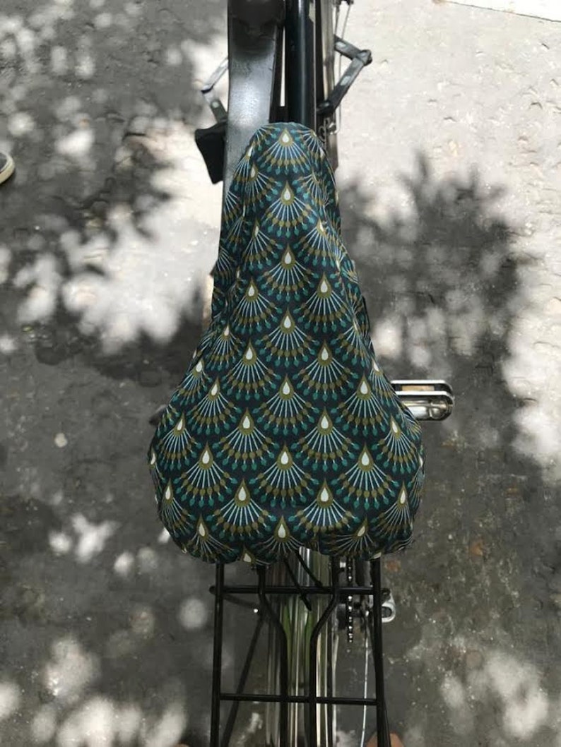 100% French waterproof bicycle saddle cover Ethnique vert