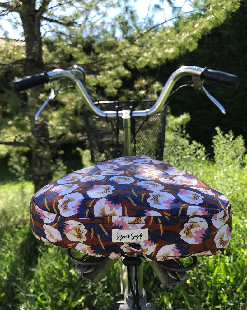 100% French waterproof bicycle saddle cover Fleurs bordeaux