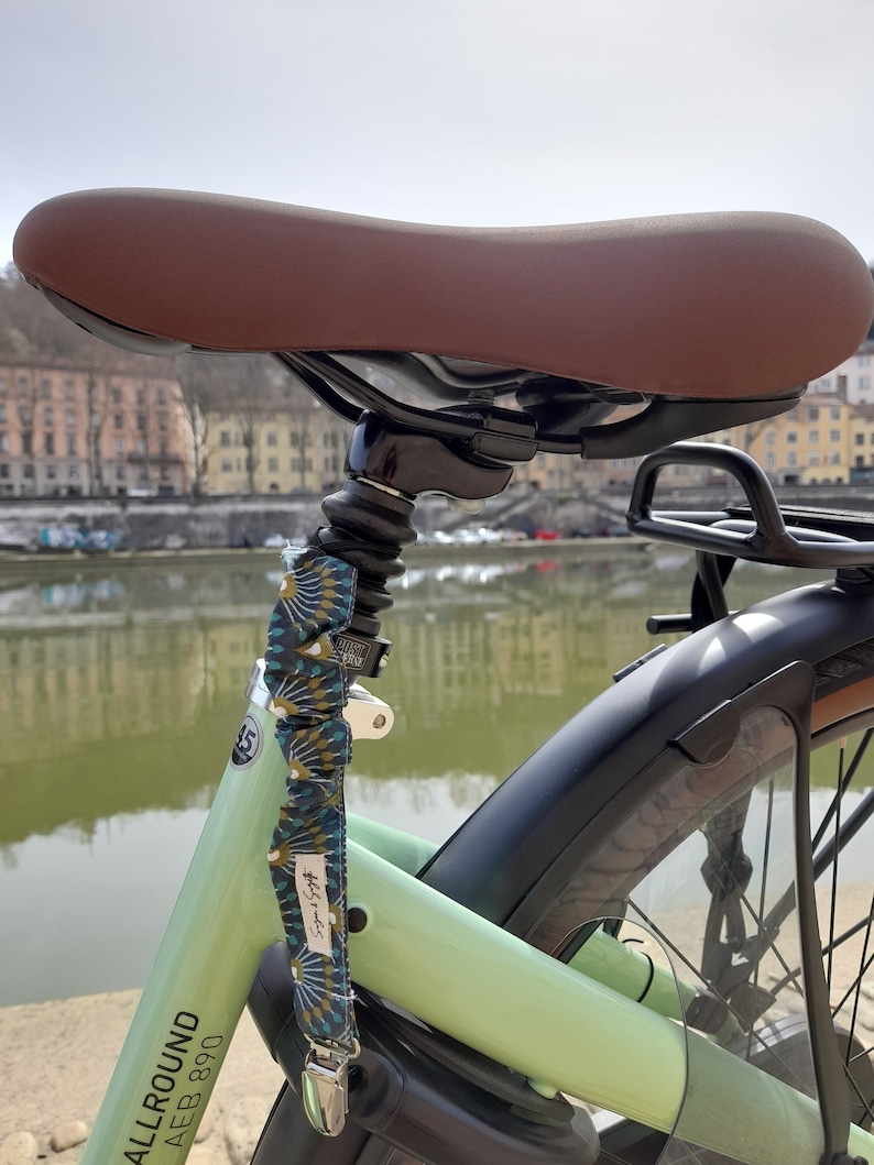 L'attache-jupette de Suzette pour vélo Ethnique vert