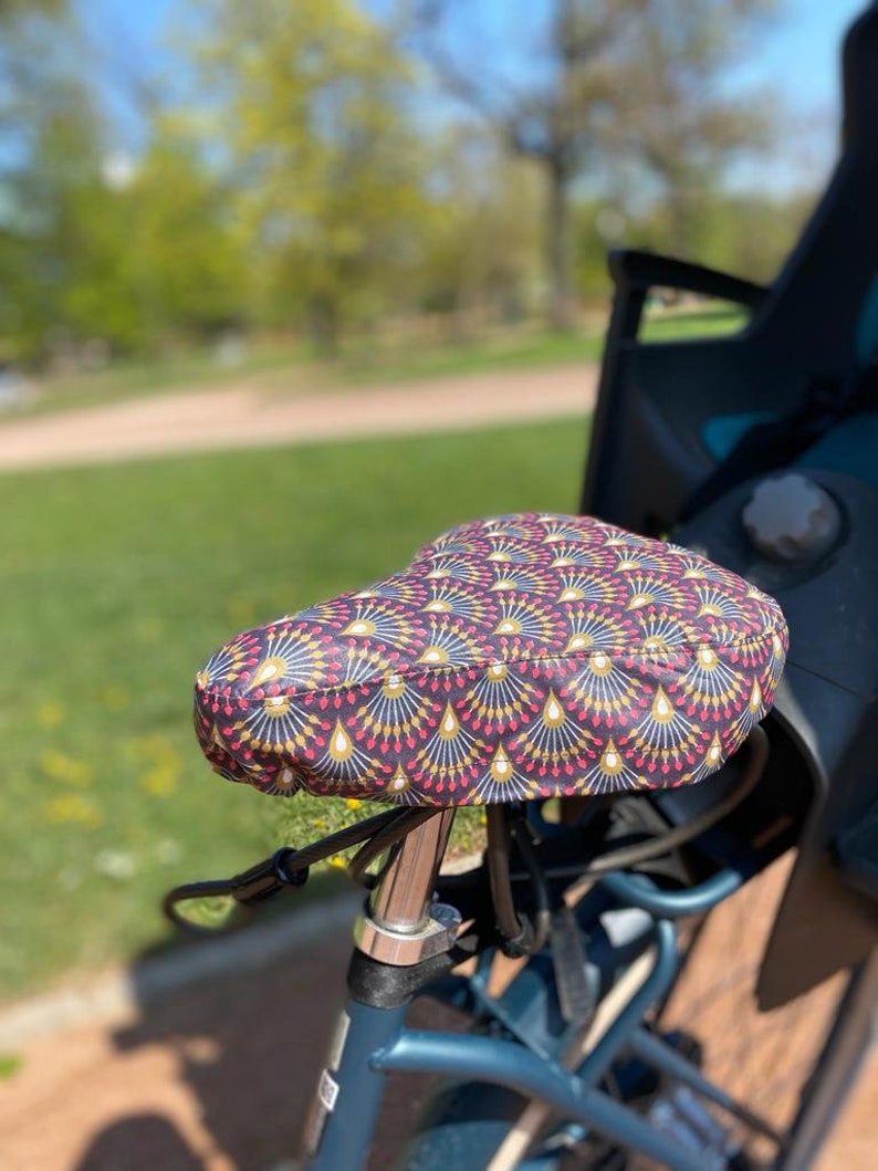 100% French waterproof bicycle saddle cover Aubergine