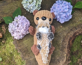 Parent and baby sea otter Knitting Pattern