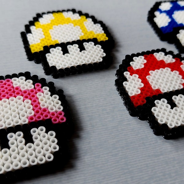 Mario Mushrooms Mini Perler Beads - Pixel Art - Magnet Option - Handgemaakt