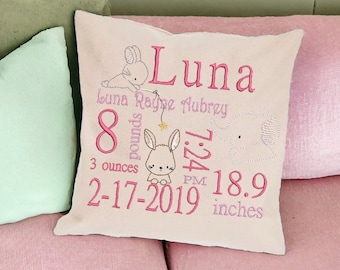 Almohada de conejito de bosque con estadísticas de nacimiento: decoración de algodón personalizada para habitación infantil