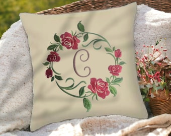 Almohada familiar con monograma, rosas