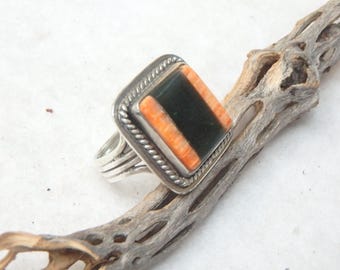 Anello in giada, pounamu e ostrica spinosa della Nuova Zelanda