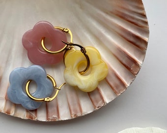 Große Blume Creolen Pastellfarben