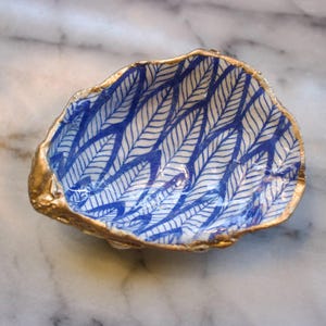 Blue and White Scalloped Oyster Shell Ring Dish, Oyster Shell Trinket Dish, Decoupage Oyster Shell Dish, Coastal Jewelry Dish, Coastal Decor