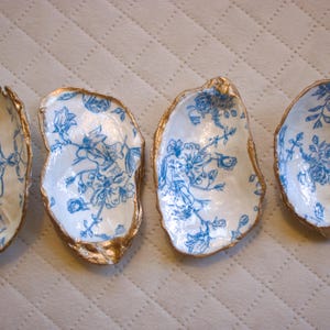 Light Blue and White Floral Oyster Shell Ring Dish Oyster Shell Trinket Dish Decoupage Oyster Shell Dish Beach Wedding Decor Coastal Wedding