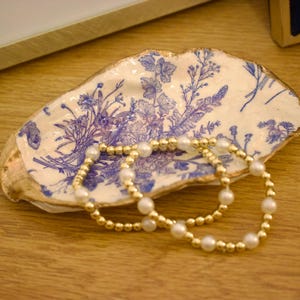 Blue And White Floral Oyster Shell Ring Dish, Oyster Shell Trinket Dish, Decoupage Oyster Shell Dish, Coastal Jewelry Dish, Coastal Decor