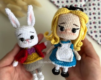 Documento PDF ESP/ENG. Pack de patrones de amigurumi: Alicia y el Conejo Blanco.