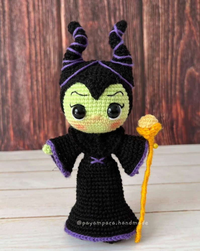 PDF-dokument ESP/ENG Amigurumi-mönster. Skurk. Ond. Virkmönster. bild 1
