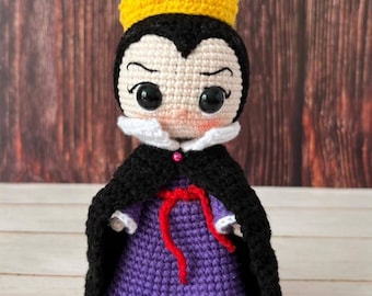 PDF document. ESP/ENG. Amigurumi pattern. Villainous queen. Evil.