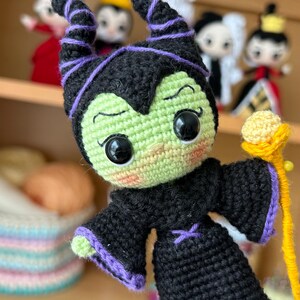 PDF-dokument ESP/ENG Amigurumi-mönster. Skurk. Ond. Virkmönster. bild 2