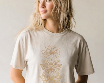 Camiseta com estampa de mandala de lótus, camiseta de yoga Comfort Colors, camiseta boho com estampa espiritual para meditação.