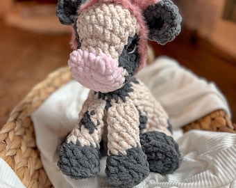 Mucca di peluche all'uncinetto / Peluche fatto a mano all'uncinetto / Peluche di animali da fattoria / Mucca di peluche all'uncinetto / Giocattolo fatto a mano all'uncinetto / Mucca di peluche all'uncinetto