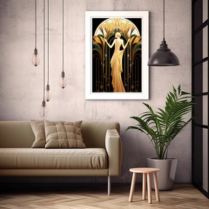 Puede incluir: Una impresi&oacute;n de arte enmarcada que presenta a una mujer con un vestido dorado de pie en un arco decorativo con patrones geom&eacute;tricos. El fondo es negro con acentos verdes y dorados.